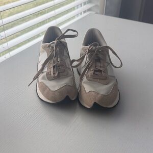 New Balance Women's Sneakers in Cream and Brown